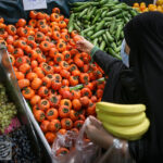 توت‌فرنگی، گوجه سبز و چغاله بادام را ارزان بخرید