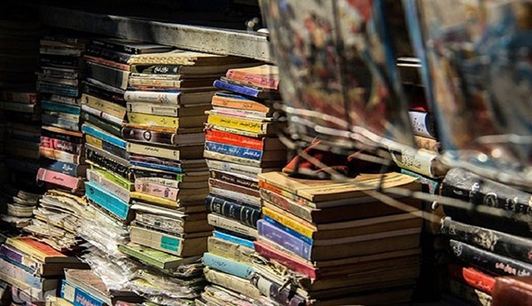جست‌وجو کردن در دنیای کتاب‌های قدیمی با استفاده از خرید کتاب دست دوم