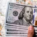 قیمت دلار در بازار آزاد با سر سقوط کرد ( ۲۷ فروردین)