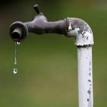 توزیع آب در نایلون؛ راه‌حل آبفا برای تأمین آب شرب در زمان قطعی