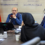 تفکری در حال کوبیدن تلویزیون است؛ مشکل امروز ما نه حجاب است نه رقص!