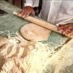 آرد نانوایی‌ها به طور منظم شارژ می‌شود