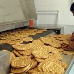 صرفه 300 میلیون تومانی گران‌فروشی نان/سهمیه آرد جایگزین جریمه نقدی شود