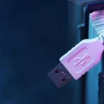 تولد USB و نفرین سه بار چرخاندن: داستان اختراعی که جهان را به هم متصل کرد، اما خالقش را ثروتمند نکرد