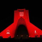 نقش‌ بستن نشان انتقال خون بر قامت برج آزادی