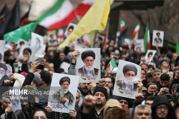 باز هم رهبر ما را کنار هم جمع کرد؛ سیاستمداران مردم ایران را نشناختند!