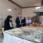نانوایی‌های سیار در مسیر تشییع مستقر می‌شوند