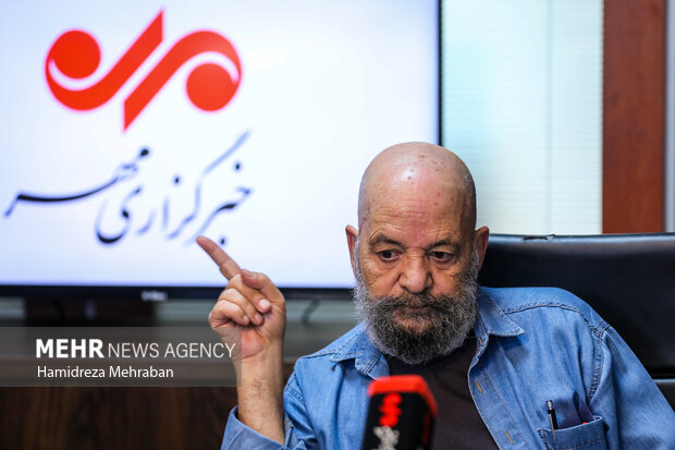 باوجود فروش ۱۰۰ درصدی باز متضرر هستیم؛ سبقت سیگار از قیمت بلیت تئاتر!