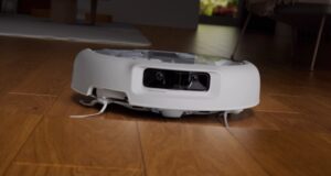 جاروبرقی رباتیک DJI Romo 2 معرفی شد؛ ترکیب بازوی رباتیک و فناوری پهپادها برای تشخیص موانع