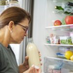 فیلتر هوای یخچال را چگونه و هر چند وقت یک‌بار تمیز کنیم؟