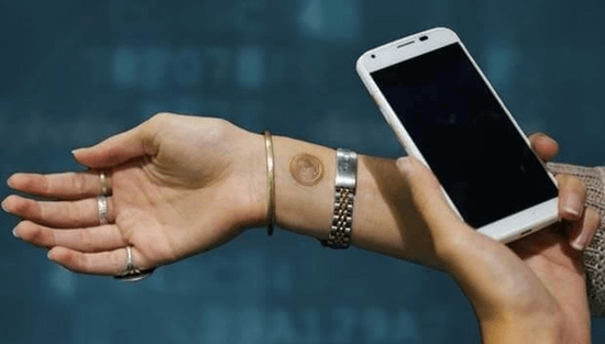 reduce-eye-strain-when-using-smartphones.w654 (3)