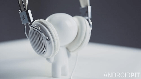 Music_Androidpit_little_white_man_headphones-w628
