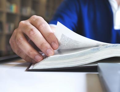 با نصب اپلیکیشن دادورزیار، یک وکیل همیشه همراه شماست